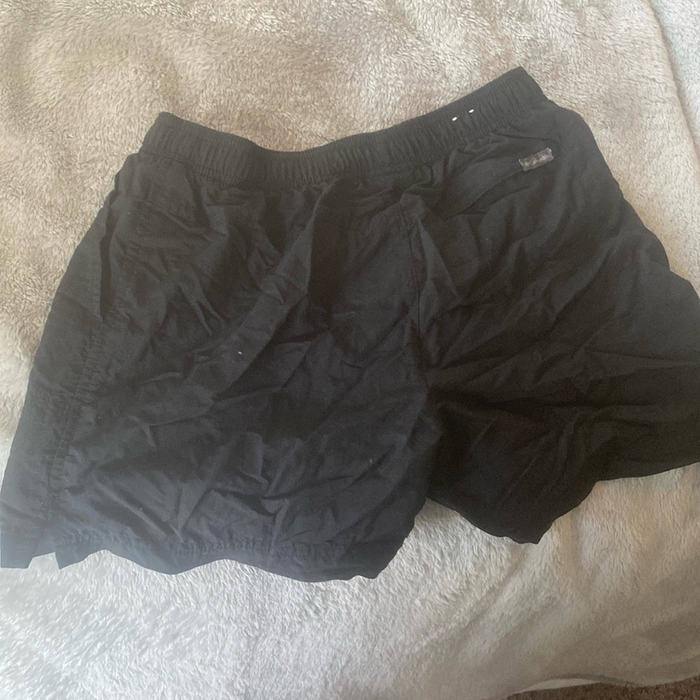 Women’s Columbia fishing shorts.